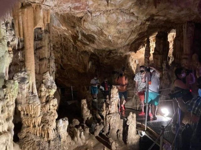 tour at sfendoni cave crete tour at sfendoni cave crete 1024x672