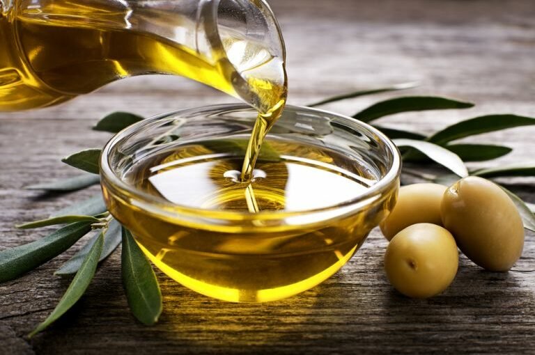 Cretan olive oil – the gold of the nature which is never missing from our diet