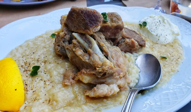 5 Customs at Cretan Weddings 5 cretan vioma food gamopilafo