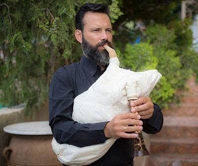 5 Traditional Cretan Musical Instruments 7 cretan vioma instruments askomantoura