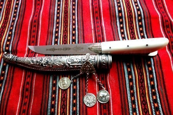 The History Behind the Cretan Knife 3 cretan vioma cretan knife case
