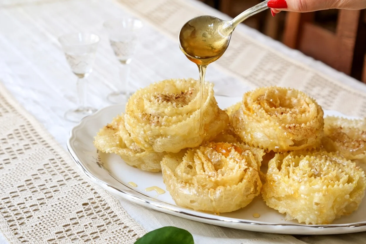 5 Customs at Cretan Weddings 4 cretan vioma wedding customs