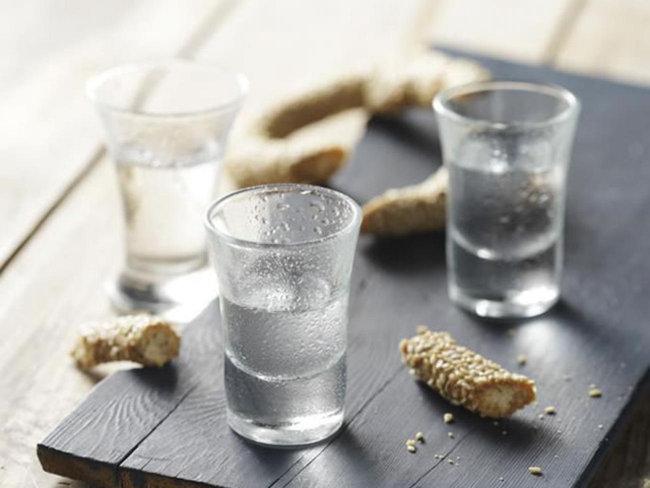 cretan vioma raki mezes
